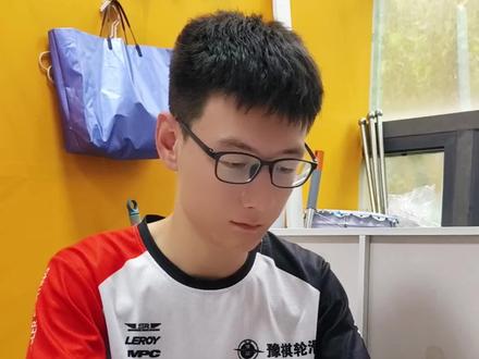 轮滑鞋的轮子的硬度不同适合的项目也不同,你适合什么硬度的?#轮滑培训 #儿童运动