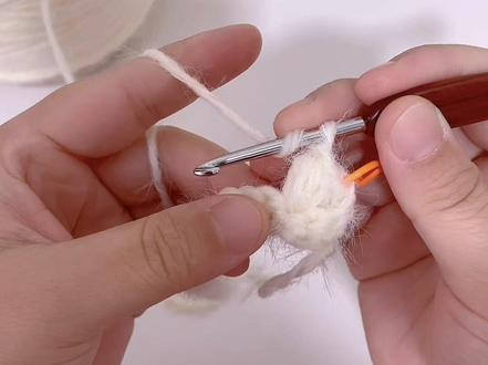 爱心花样围巾钩织教程【附图解】 🧶:@雪妃尔毛线 魔法球
🎨:110奶芙
🪡:4.0
#钩织图解 #围巾教程 #毛线钩织 #围巾钩织 #毛线钩织