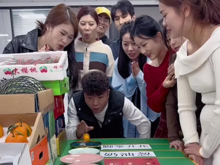 抠门老板发奖励,弹球挑战 #办公室游戏 #搞笑 #专治不开心