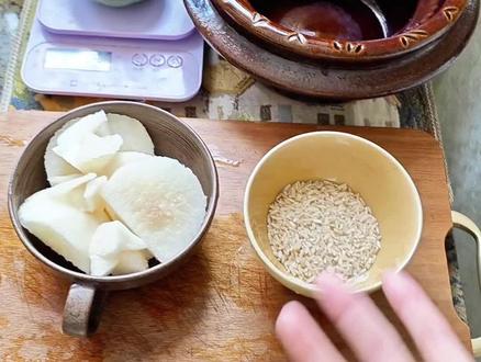 张玄化师父的梨粥方来啦~又一款好喝的粥,大小朋友都喜欢,当早餐或者晚餐喝#假期不长胖指南 #真实生活分享计划 #张玄化 #梨粥方 #补气血