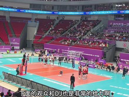 #排球比赛 #临沂奥体中心 #奥体中心 #临沂奥体 #山东男排 不用出临沂,也可以看排球比赛了2023到2024中国男子排球超级联赛在临沂奥体中心开赛了12月21日,山东男排对阵北京男排 !现在门票只需29.9