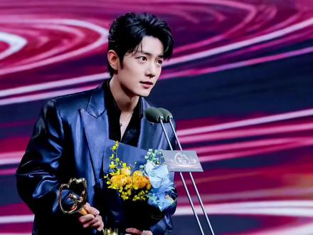 20260205微博之夜盛典肖战综合cut(红毯+领奖+互动)完整版
是闪闪发光的肖战啊!#肖战 #向全世界安利肖战 #微博之夜