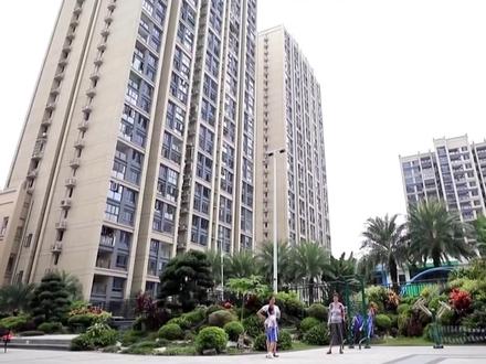 为支持居民改善住房条件,畅通一二手住房置换链条,安居集团将立即启动支持居民“卖旧买新”试点工作,试行期至2026年12月31日止,按照“政府引导、市场运作、自愿参与”的原则,以市场化方式收购二手住宅。