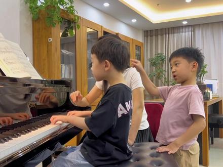 来自大锤妈妈的视角,感觉我这个老师很是多余啊😂😂#钢琴教学 #子航和大锤