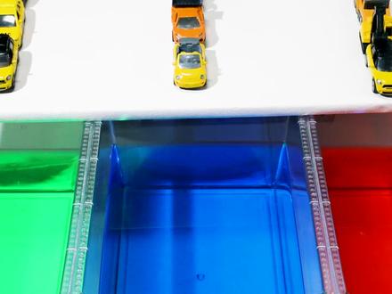 各种各样的黄色玩具车掉入红 蓝 绿水里,一起来玩吧 #玩具汽车 #益智玩具 #亲子 #玩具视频