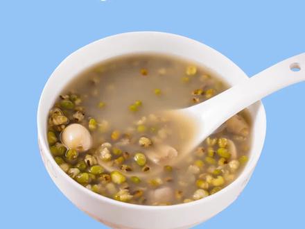 夏日解暑的绿豆汤,减脂期可以喝吗?#健康减脂 #减肥小知识 #吃瘦不饿瘦 #路过的知识