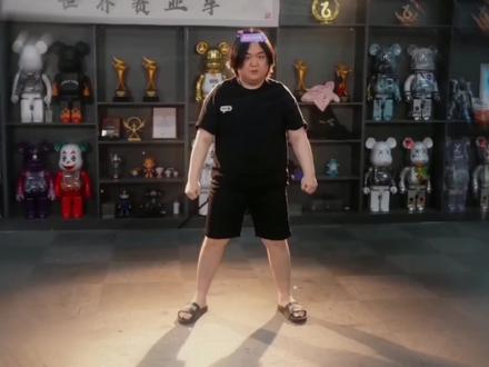 陈伯360度后空翻 堪比上次的魔术表演,惊呆众人,结尾有惊喜#陈伯全能王 #陈伯百万二创激励计划
