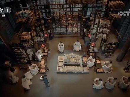 大禹治水(现 禹州市)是中国古代的故事,著名的上古大洪水传说。他是黄帝的后代,三皇五帝时期,黄河泛滥,鲧、禹父子二人受命于尧、舜二帝,任崇伯和夏伯,负责治水。
大禹率领民众,与自然灾害中的洪水斗争,最终获得了胜利。面对滔滔洪水,大禹从鲧治水的失败中汲取教训,改变了"堵"的办法,对洪水进行疏导,体现出他具有带领人民战胜困难的聪明才智;大禹为了治理洪水,长年在外与民众一起奋战,置个人利益于不顾,"三过家门而不入"。大禹治水13年,耗尽心血与体力,终于完成了治水的大业。