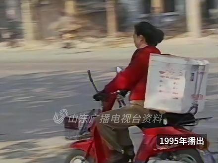 #木兰摩托 #轻骑 曾是专为女性设计的轻骑木兰摩托车,却在90年代征服了许多硬汉。当城市的拥堵困住了大型摩托车时,男士们也默默跨上了小巧的木兰,穿梭在城市道路上。