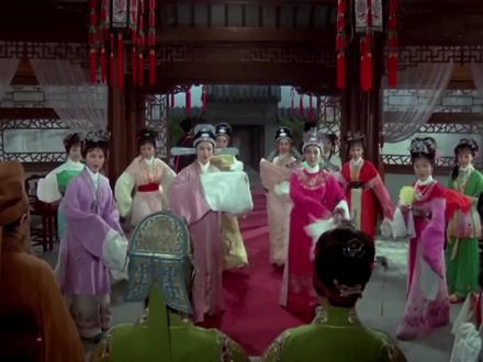 五个女儿给父母拜寿,可母亲却狗眼看人低,不让穷女儿女婿上桌吃饭#五女拜寿 #民间故事 #怀旧经典影视