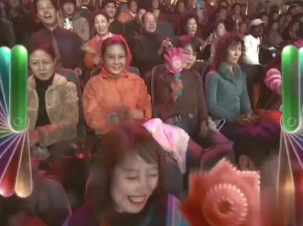 #搞笑东北二人转,大翻斗子上舞台#笑一笑十年少一笑解千愁