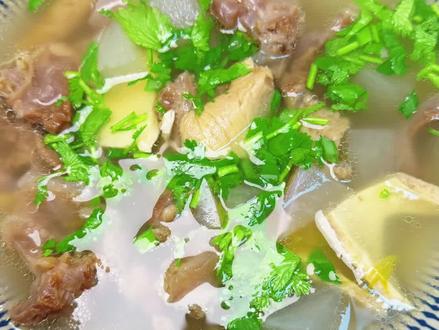 冬天里的一碗汤#纯手工美食制作 #美食趣胃计划 #煲汤 #家常菜分享