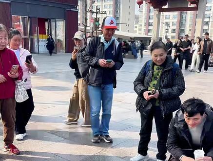 遇到一位塞尔维亚的朋友! #摩仔 #馍仔 #机器狗