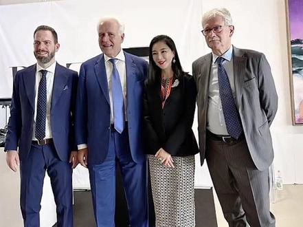 “让世界看见中国珠宝品牌”佛罗伦萨当代艺术双年展,悦鼎来啦!#珠宝 #彩色宝石 #彩宝 #珠宝设计 #高定系列