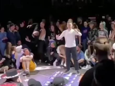 🇷🇺Robot Vall炸场🤖表演@DOU+小助手#这就是街舞#俄罗斯#机器人#popping#街舞