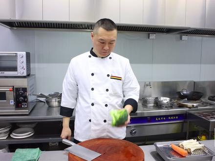 饭店的清炒西兰花怎么做?菜品油亮,翠绿鲜香,学会你也是大厨