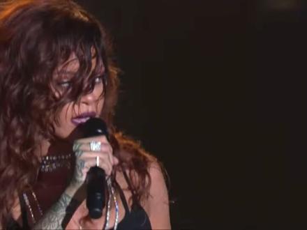 因为,每当阳光照耀时,我们就共同发出光芒。
Umbrella - Rihanna
#umbrella #rihanna #live现场 #欧美音乐现场