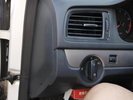 汽车点烟器坏了,自己修理只花了8毛钱