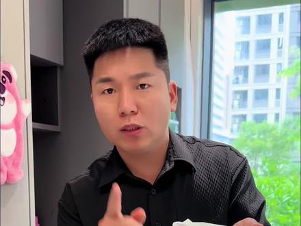 夏天到了,家里的垃圾桶总是招惹小飞虫,快试试这个驱蚊垃圾袋吧!它不仅带有驱蚊功能,还能避免小飞虫,而且质量很好,不容易破洞,特别适合放在卫生间里用。它是免撕的设计,拿取很方便,可以有效防止异味扩散,让家里没有难闻的味道。喜欢的朋友赶快下单购买吧!#质量杠杠滴 #多囤几包 #防虫防臭垃圾袋 #强烈推荐 #实惠好物
