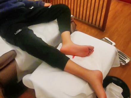 命运自己来主宰,感恩赐一双占地面积近50公分的小脚丫#向上吧主播 @向上吧主播