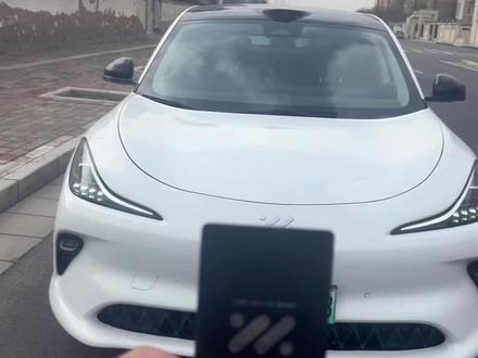 新到!!!25款智己LS6灵蜥智驾版,激光雷达+灵蜥数字底盘,L2级智驾系统支持自动泊车、全速域巡航。CLTC续航625km,400V高压快充30分钟补能80%,75kWh液冷电池,26.3英寸4K屏+高通8295芯片,真皮座椅带零重力模式。无框车门+隐藏式门把手#全dou是靓车 #我与汽车的日常 #电动汽车 #用车技巧 #晒出你的爱车