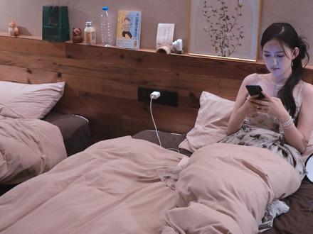 众人热议约会趣事,马萱在旁欲言又止 #有秘密的我们2