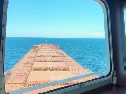 虽然只是简短的几句英语交流,但是足以证明,我们的三副专业英语是很过关的。#海员生活 #涨知识