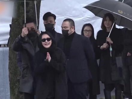 S亲友出席大S逝世周年晚宴,小S夫妇相互搀扶,具俊晔神情落寞 #大S