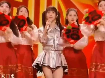 现在的明星💰也太好赚了,对对口型就能拿💰,甚至口型对不上还有粉丝帮忙说话一点敬业精神没有
#李一桐假唱#陈哲远李一桐用一个麦 #湖南卫视春晚