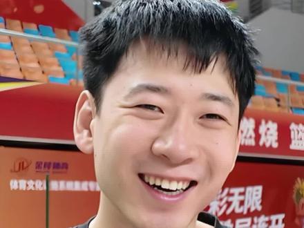 【小T快问快答】嘉兴经开区队 #潘承恺
觉得#浙BA 谁最强?通讯录里最有名的人是谁?因为叶光辉喜欢所以?带你认识不一样的潘承恺!