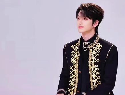 哥 实在不行咱拔了吧😱@X-Leo🍪(喜悦) @喜悦-X #喜悦xleo #喜悦x #喜悦男团 #智齿 #痛苦
