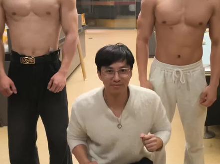 来,今天和蒸蚌小猫一起学解剖#蒸蚌 #萝卜纸巾 #运动解剖 #体育生