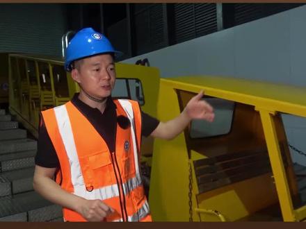 为捕捉宇宙“幽灵粒子”,江门中微子实验室建在了地下700米的地方,您了解中微子吗?实验室为何要建在地下700米?(央视频号:创新中国)