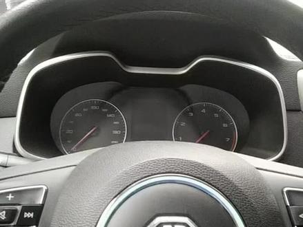 上气名爵ZS 客户说发动机抖动厉害 挂二挡熄火 发动机怠速一高一低不稳 经过检查电脑读到十八个故障代码 按照我们一般修车的惯例 先记录一下故障码 然后再删除 最后试车出现一个 进气压力传感器信号不合理 通过数据流判断 在我们南方来说生活中的环境大气压力一般为一千帕左右不同的环境有不同的变化 当打着车时进气支管的空气的流动会产生负压 应该在三百帕左右为正常 但是这个车着车和不着车都一个样 所以怀疑压力传感器在说谎 给他换一个进气压力传感器后试车正常 无故障码 问题解决#汽车保养与维修 #抖音记录修理工的日常