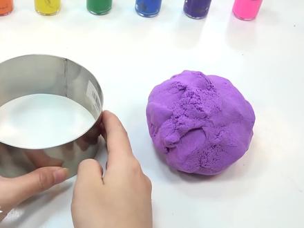 教你用彩泥制作四面环水的城堡