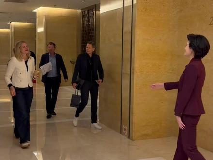 此时此刻(11月12日),国际奥委会主席柯丝蒂·考文垂正在北京接受#总台高端访谈 专访。亲历十五运会开幕式,体验AR重温奥运夺金,打卡广东、内蒙古、浙江、北京,她如何评价此次中国之行?作为首位女性、非洲籍奥委会主席,她将如何推动全球体育多元包容发展?对于国际奥委会与中国的合作,她有哪些新期待?更多精彩,敬请关注!#硬核深度计划