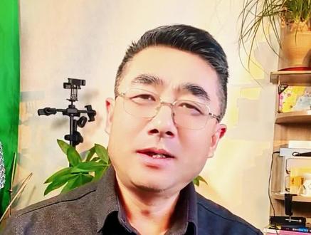 一夜爆火!“酸黄瓜”成开年热梗,背后的三个原因,戳中无数人!#酸黄瓜#2026新年热梗
