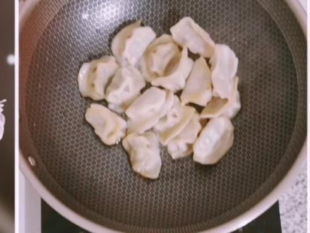 康巴赫炒锅烧糊了,看我轻轻擦洗,完全没有受伤害