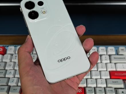 答应我!一定要去线下看看OPPO Reno16的后盖!