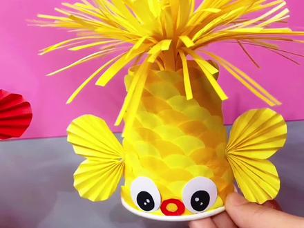 金玉满堂 年年有余 锦鲤烟花 新年快到了,和孩子一起用纸杯和彩纸制作好看的锦鲤烟花 年年有余,金鱼小夜灯,小朋友都喜欢的小手工#手工diy #亲子手工 #幼儿园手工 #新年手工 #年年有余