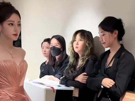 迪丽热巴一定要平安回国#迪丽热巴 #嘉行传媒 #迪丽热巴滞留迪拜 #巴黎时装周