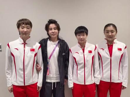 国乒就是国乒!🇨🇳作风强悍成绩斐然又平易近人,都跟我合影~ 😄#杭州亚运会 #中国乒乓球队 #王濛