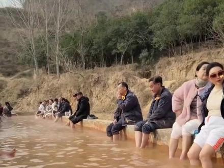 河南一村庄流出露天温泉水,开发商:河水断流前水温达25℃,经专家监测发现温泉资源 #天然温泉 #贾鲁河温泉 (大河报·豫视频原创)