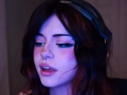 Touching grass #hannahowo #twitch #streaming #egirl #fyp