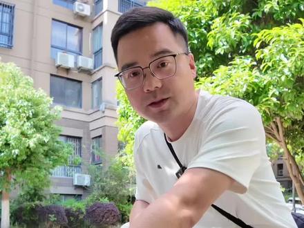 身为河南人早已把镇江当成家 家乡 昨日亲临苏超镇江对阵扬州赛场
赛前满怀必胜信心,最终遗憾落败
场上球员动容落泪,现场球迷满心失落
短暂失意而已,一场连败从来不可怕
最怕丢掉勇往直前的底气与热爱
身为河南人,定居镇江成为新市民
在球迷会足足呐喊三小时,喊到嗓子沙哑
全程不停歇助威,做球队最坚定的第十二人
真心热爱镇江这座城,深爱这支球队
今日忙起老本行,上门给粉丝量房
业主北方人居多,天生怕冷
入手精装二手房,果断安排全屋暖气
趁着反季节安装,省心又划算
一边奔赴热爱为球队热血助威
一边坚守本行用心做好暖通家装
热爱不分地域,初心不分赛场
跌倒依旧前行,用心对待每一份信任
扎根镇江,踏实做事,不负热爱不负初心#镇江暖气#镇江壁挂炉#镇江地暖#小沃壁挂炉#镇江老房改造
