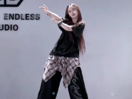 好舞不挑曲…进行曲+1…但是bgm不如烤蹄子原版好听… #redred舞蹈挑战 #cortis进行曲 #赵雨凡编舞 #dance