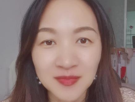 昨晚左胸内上方发现不能推动的硬块,自己在家查来查去,差点吓死在自查中,今天上午在医院检查,是业达的吕医生,有一定年龄了,非常有经验,看过之后,很果断地给出是肋骨的判断,并建议检查个乳腺b超,结果很好,感恩遇个好医生。B超医生和导诊台的也都不错。姐妹们,建议大家发现身体异样,一定不要只在家上网查,能吓死自己,还容易耽误事,我下回给大家分享去年我女儿手臂肿块的经历,真的,有异就尽快去查,有病就治,没病安心,还有,真的,保险买起来,心情疏导起来,体检安排起来!!!说到这,我得安排去治牙了,不能讳疾忌医!!!#左胸内上方肿块也可能是肋骨#女性乳腺健康 #情绪对健康的重要性 #体检的重要性 #身体有点不舒服不要自己吓自己