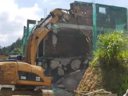 中仙乡:重拳出击整治“两违”