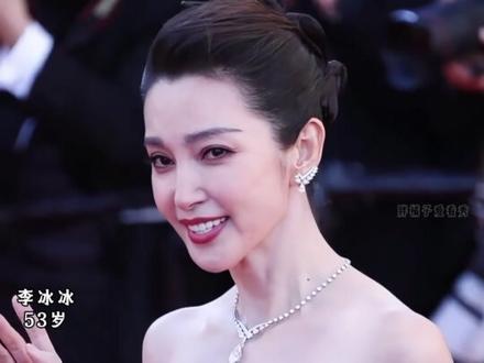 感觉內娱女星都把戛纳红毯走成自己的舒适区了,好游刃有余!! #李冰冰 #袁姗姗 #鲁豫 #戚薇 #袁姗姗戛纳