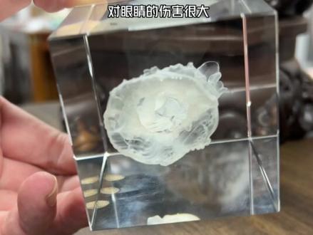 激光内雕演示,绿光和紫外激光的区别!#精密加工 #激光打标机 #水晶内雕 #玻璃 #水晶